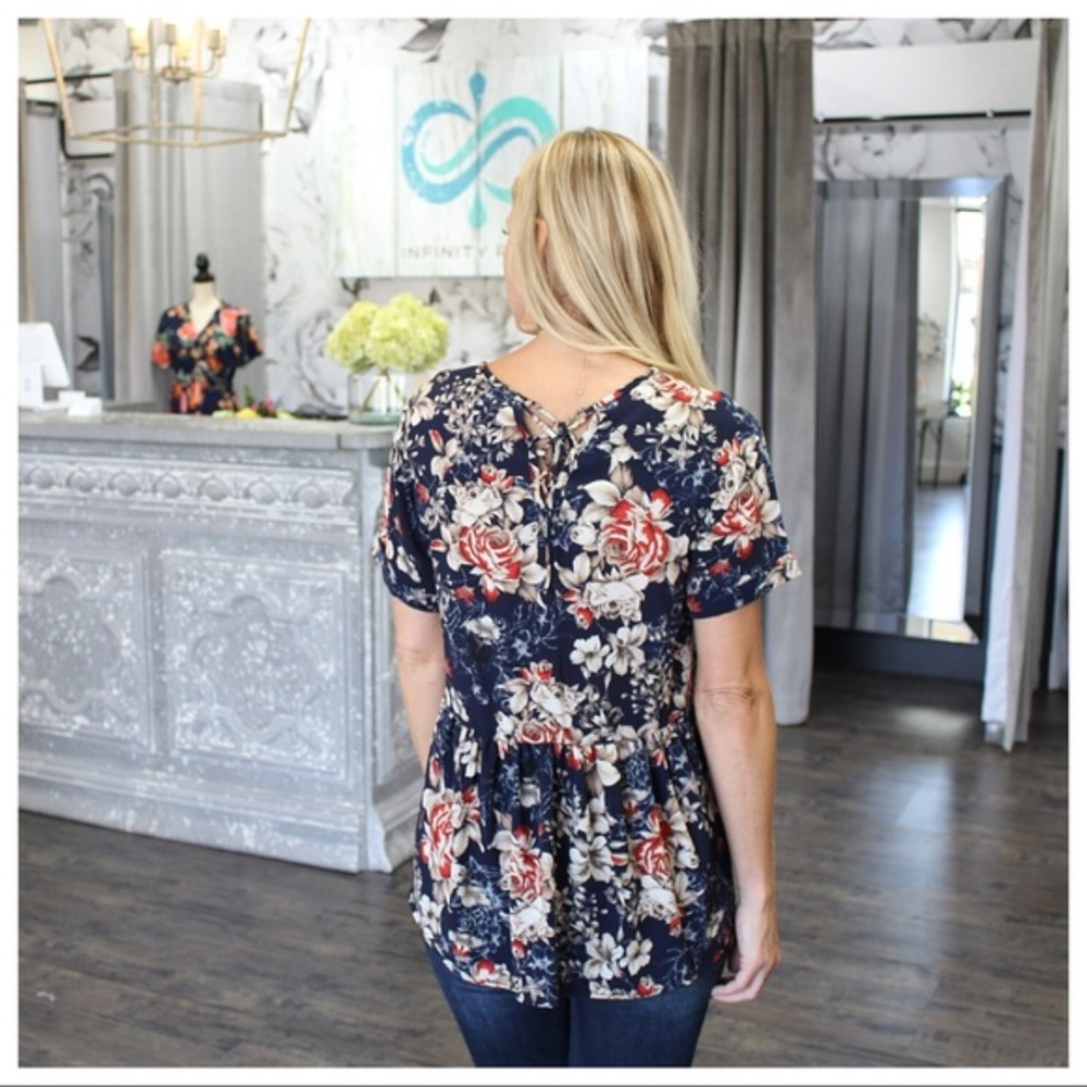 LAST ONE! Navy Floral High-low tunic - Picture 2 of 3
